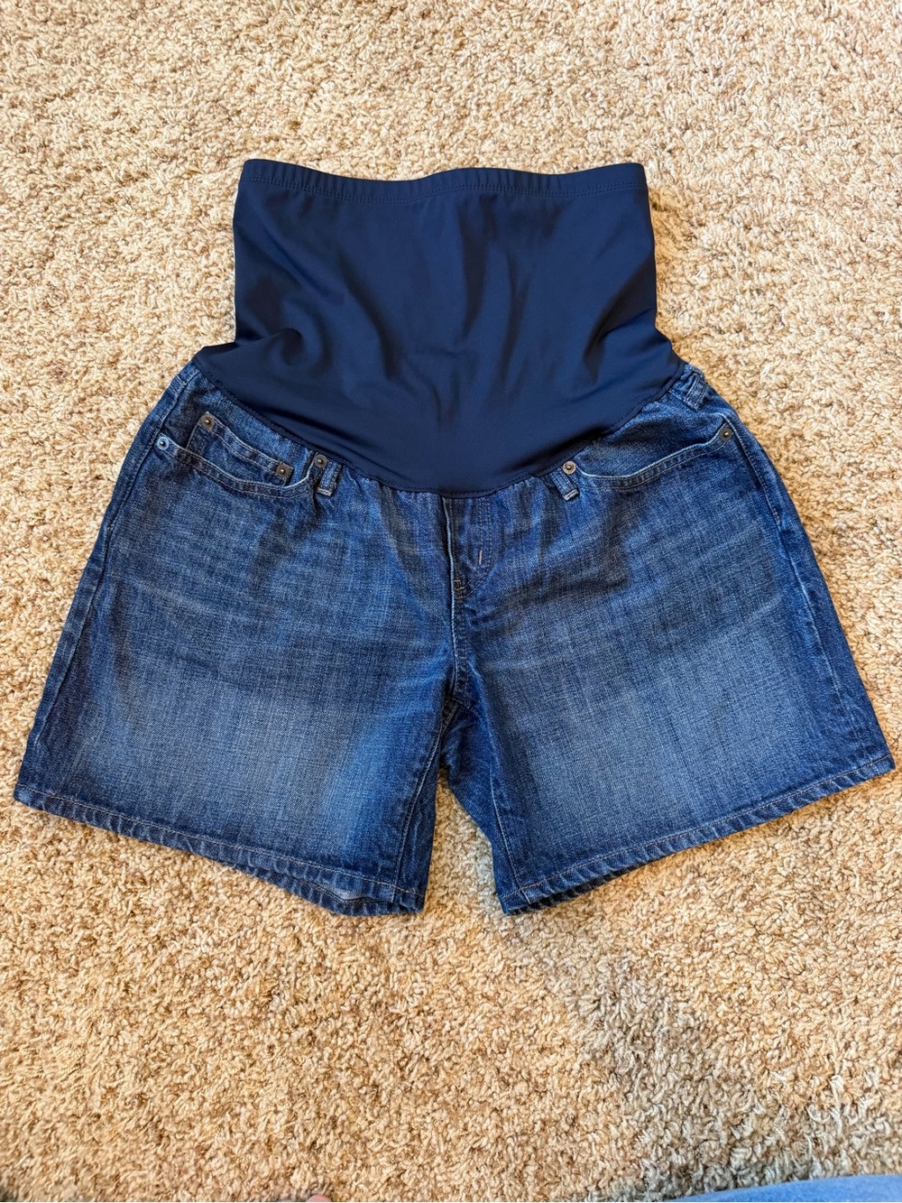 Gap Maternity Denim Jean Shorts Size 6R Sexy Boyfriend Shorts EUC
